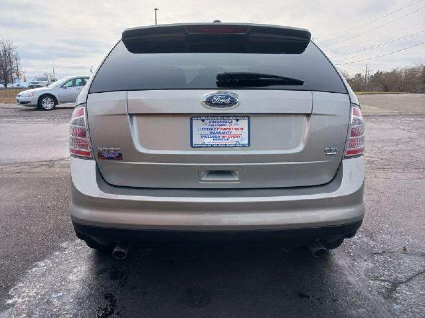 2008 Vapor Silver Metallic Ford Edge SEL AWD (2FMDK48CX8B) with an 3.5L V6 DOHC 24V engine, 6-Speed Automatic transmission, located at 401 Woodman Dr, Riverside, OH, 45431, (937) 908-9800, 39.760899, -84.123421 - Photo#5