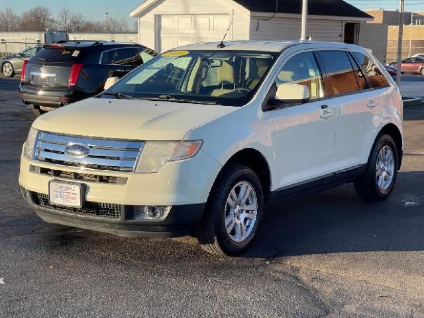 2008 White Sand Tri Coat Metallic Ford Edge SEL FWD (2FMDK38C98B) with an 3.5L V6 DOHC 24V engine, 6-Speed Automatic transmission, located at 1230 East Main St, Xenia, OH, 45385, (937) 908-9800, 39.688026, -83.910172 - Photo#1