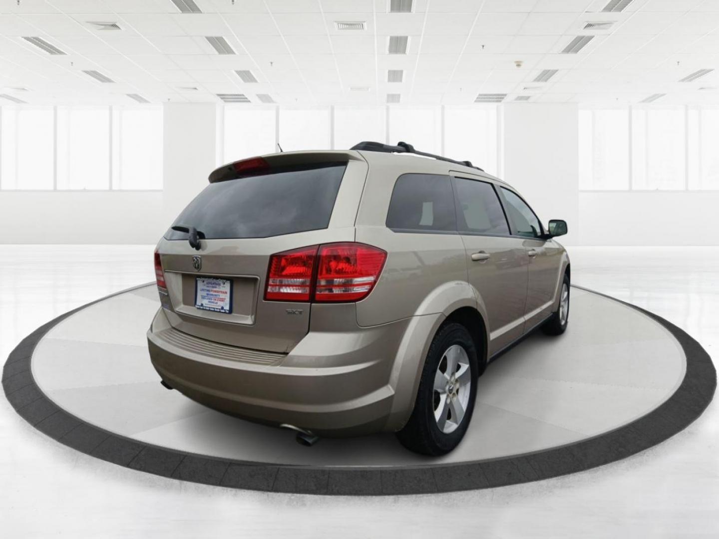 2009 Light Sandstone Metallic Dodge Journey SXT (3D4GG57V09T) with an 3.5L V6 SOHC 24V engine, 6-Speed Automatic Overdrive transmission, located at 1230 East Main St, Xenia, OH, 45385, (937) 908-9800, 39.688026, -83.910172 - Photo#2