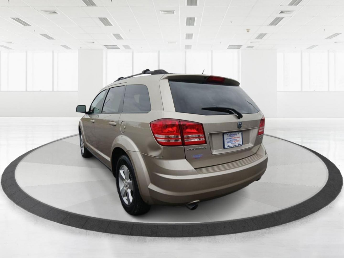 2009 Light Sandstone Metallic Dodge Journey SXT (3D4GG57V09T) with an 3.5L V6 SOHC 24V engine, 6-Speed Automatic Overdrive transmission, located at 1230 East Main St, Xenia, OH, 45385, (937) 908-9800, 39.688026, -83.910172 - Photo#4