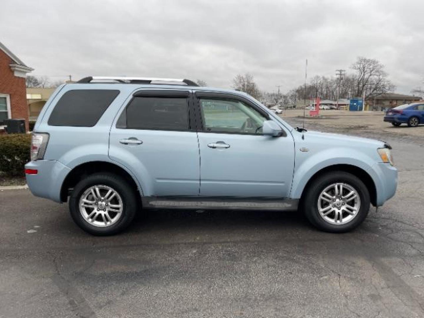 2009 Light Ice Blue Mercury Mariner Premier V6 2WD (4M2CU87G09K) , 6-Speed Automatic transmission, located at 401 Woodman Dr, Riverside, OH, 45431, (937) 908-9800, 39.760899, -84.123421 - Photo#3