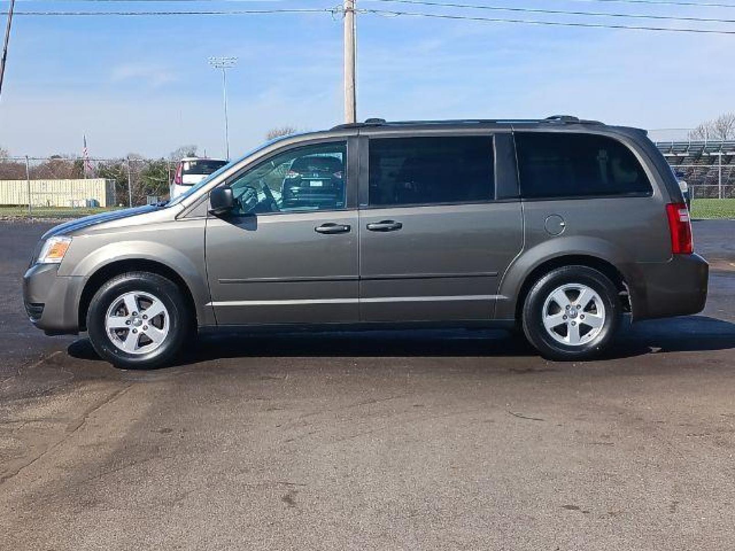 2010 Dark Cordovan Pearl Dodge Grand Caravan Hero (2D4RN3D16AR) with an 3.8L V6 OHV 12V engine, 6-Speed Automatic transmission, located at 4508 South Dixie Dr, Moraine, OH, 45439, (937) 908-9800, 39.689976, -84.218452 - Photo#3