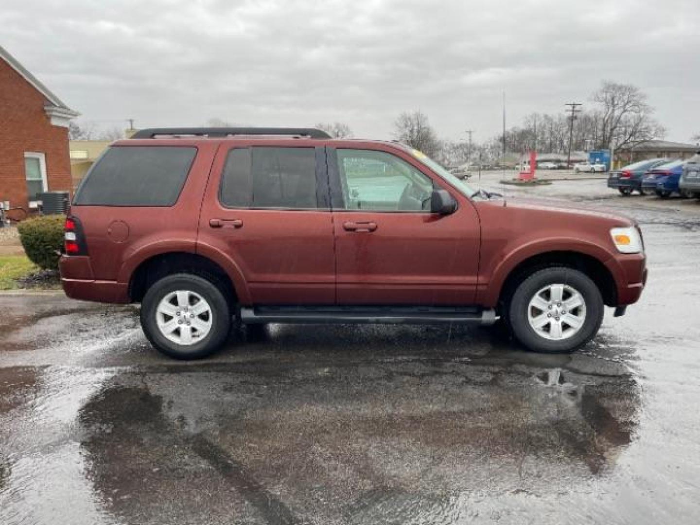 2010 Dark Copper Metallic Ford Explorer XLT 4.0L 4WD (1FMEU7DE2AU) with an 4.0L V6 SOHC 16V engine, 5-Speed Automatic transmission, located at 1230 East Main St, Xenia, OH, 45385, (937) 908-9800, 39.688026, -83.910172 - Photo#3