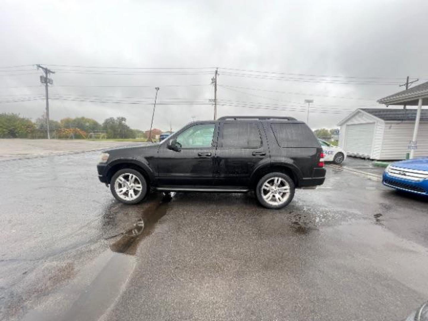 2010 Black Ford Explorer XLT 4.0L AWD (1FMEU8DE8AU) with an 4.0L V6 SOHC 16V engine, 5-Speed Automatic transmission, located at 401 Woodman Dr, Riverside, OH, 45431, (937) 908-9800, 39.760899, -84.123421 - Photo#3