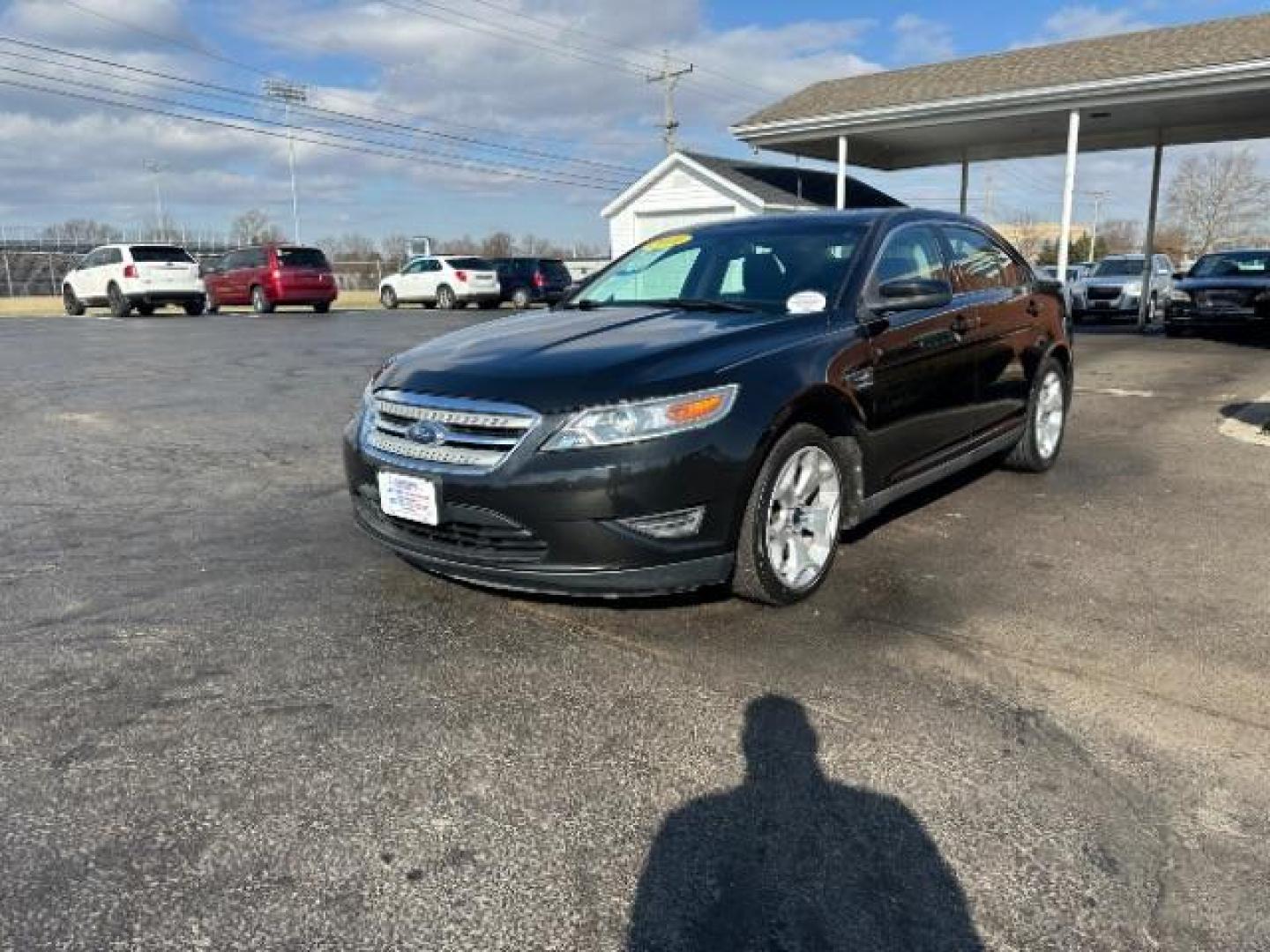 2010 Tuxedo Black Metallic Ford Taurus SEL FWD (1FAHP2EW5AG) with an 3.5L V6 DOHC 24V engine, 6-Speed Automatic transmission, located at 1099 N County Rd 25A , Troy, OH, 45373, (937) 908-9800, 40.057079, -84.212883 - Photo#2