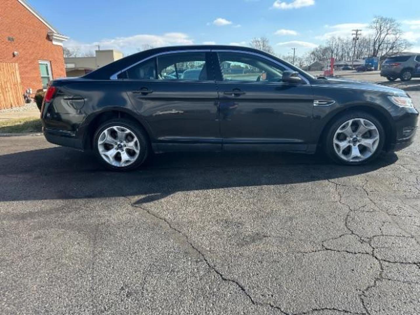 2010 Tuxedo Black Metallic Ford Taurus SEL FWD (1FAHP2EW5AG) with an 3.5L V6 DOHC 24V engine, 6-Speed Automatic transmission, located at 1099 N County Rd 25A , Troy, OH, 45373, (937) 908-9800, 40.057079, -84.212883 - Photo#5