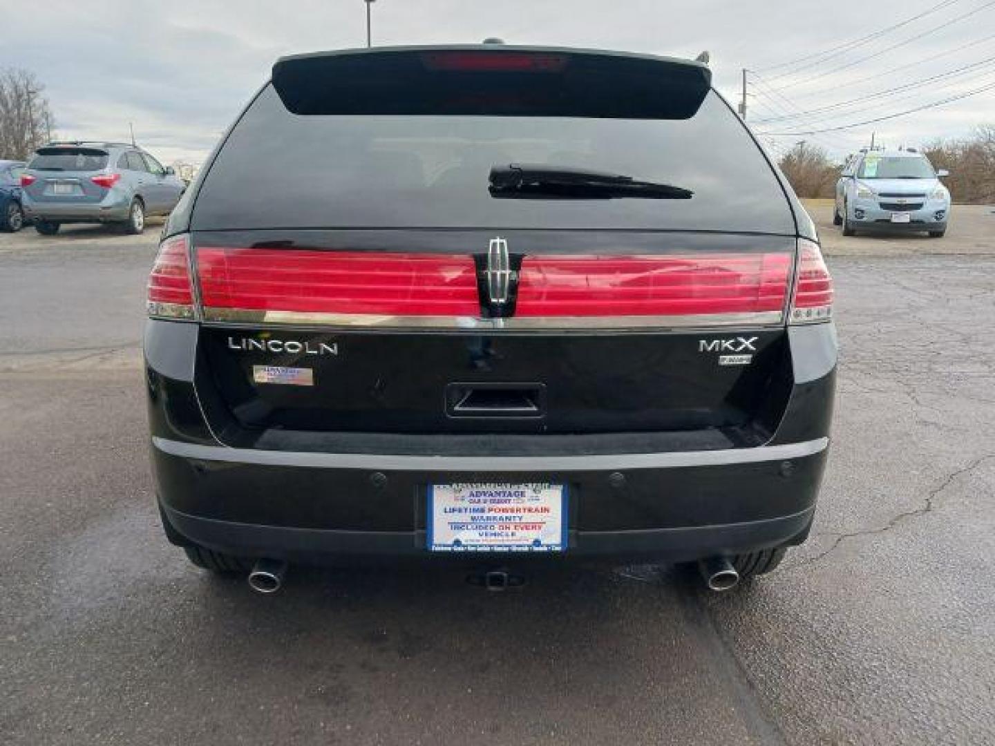 2010 Tuxedo Black Metallic Lincoln MKX AWD (2LMDJ8JC6AB) with an 3.5L V6 DOHC 24V engine, 6-Speed Automatic transmission, located at 880 E. National Road, Vandalia, OH, 45377, (937) 908-9800, 39.891918, -84.183594 - Photo#5