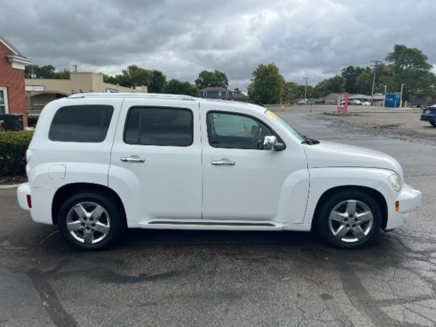 2011 Arctic Ice Chevrolet HHR 1LT (3GNBABFW7BS) with an 2.2L L4 DOHC 16V FFV engine, 4-Speed Automatic transmission, located at 880 E. National Road, Vandalia, OH, 45377, (937) 908-9800, 39.891918, -84.183594 - Photo#5