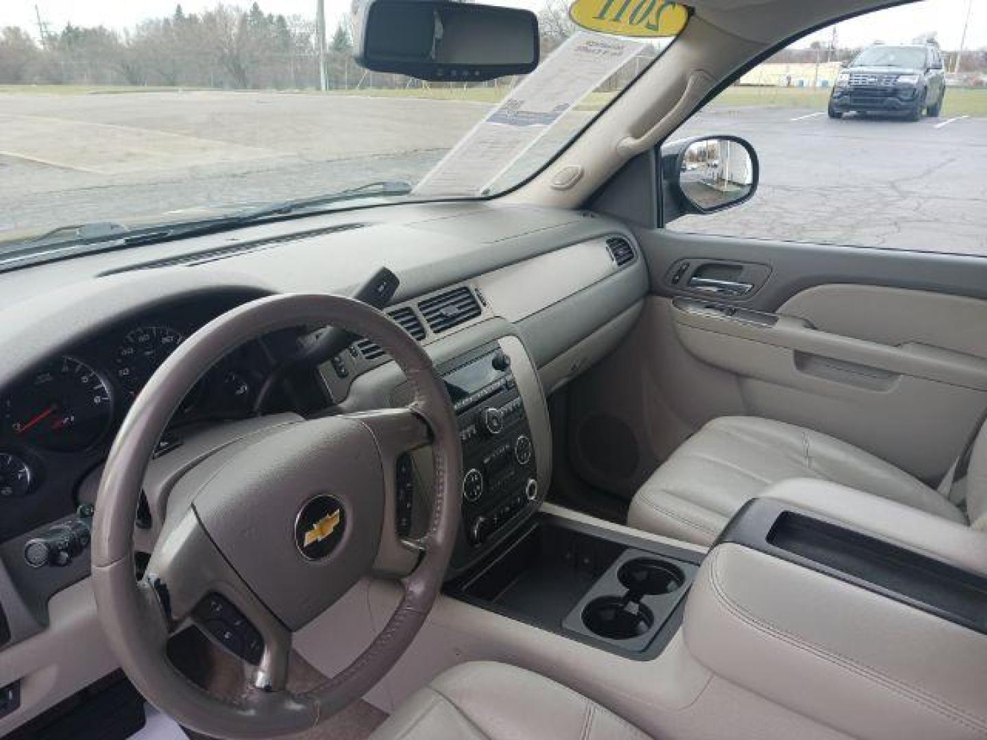 2011 Black Granite Metallic Chevrolet Tahoe LT 4WD (1GNSKBE06BR) with an 5.3L V8 OHV 16V FFV engine, 6-Speed Automatic transmission, located at 1184 Kauffman Ave, Fairborn, OH, 45324, (937) 908-9800, 39.807072, -84.030914 - Photo#6