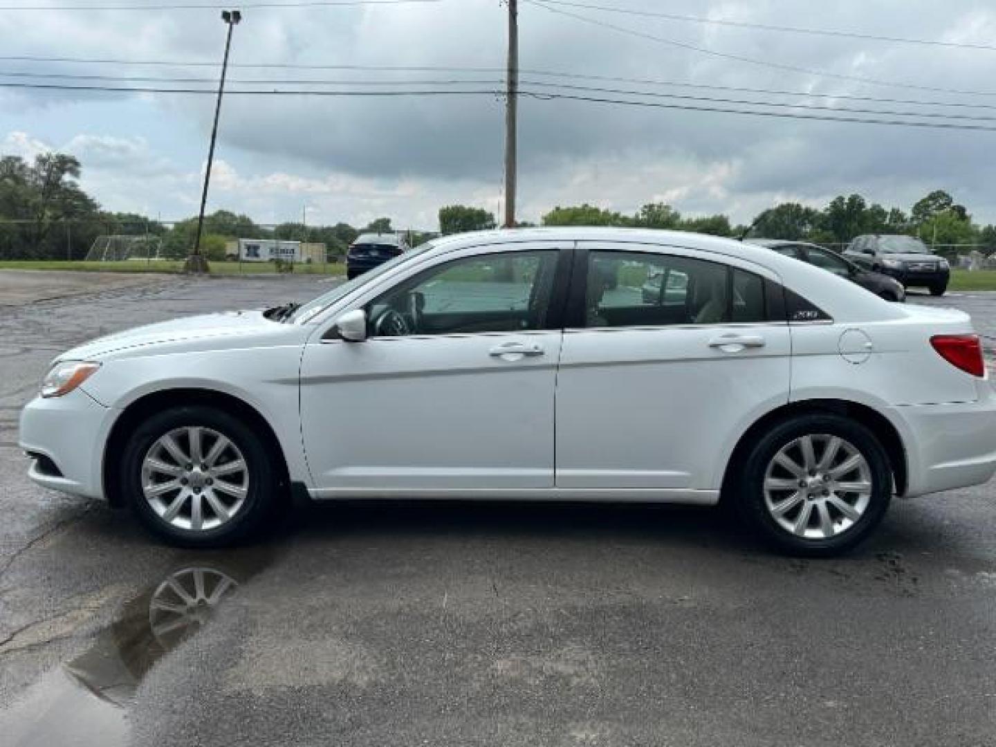 2011 White Gold Chrysler 200 Touring (1C3BC1FB3BN) with an 2.4L L4 DOHC 16V engine, 6-Speed Automatic transmission, located at 880 E. National Road, Vandalia, OH, 45377, (937) 908-9800, 39.891918, -84.183594 - Photo#3