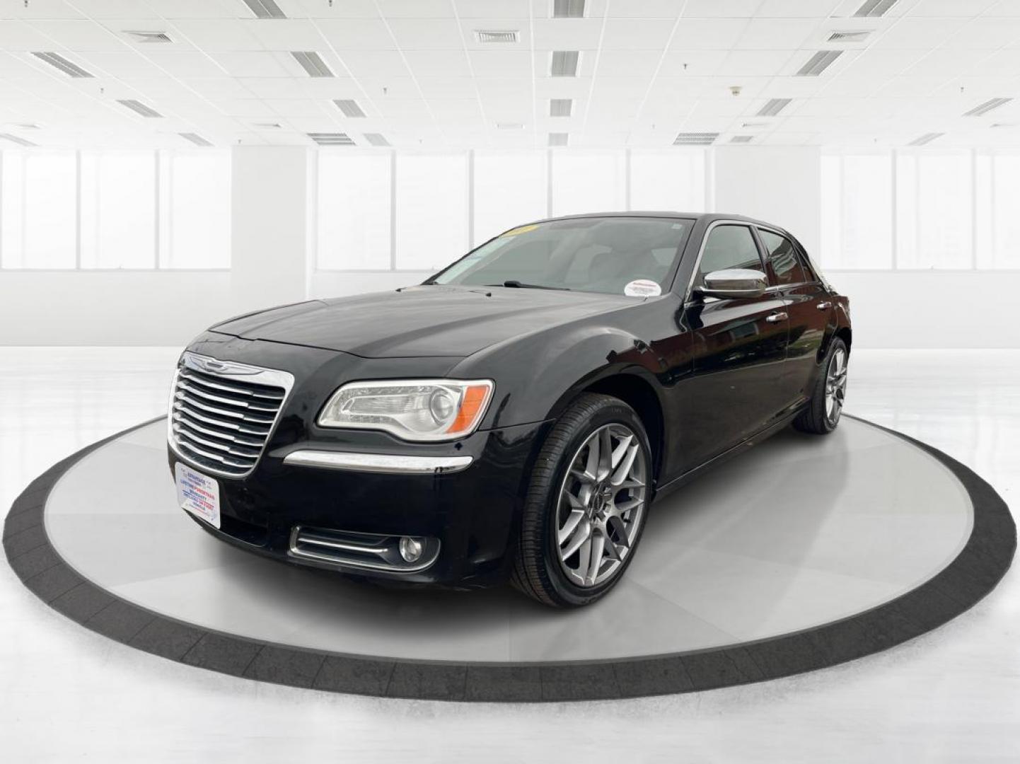 2011 Blackberry Pearl Chrysler 300 Limited RWD (2C3CA5CG4BH) with an 3.6L V6 SOHC 24V engine, 5-Speed Automatic transmission, located at 4508 South Dixie Dr, Moraine, OH, 45439, (937) 908-9800, 39.689976, -84.218452 - Photo#6