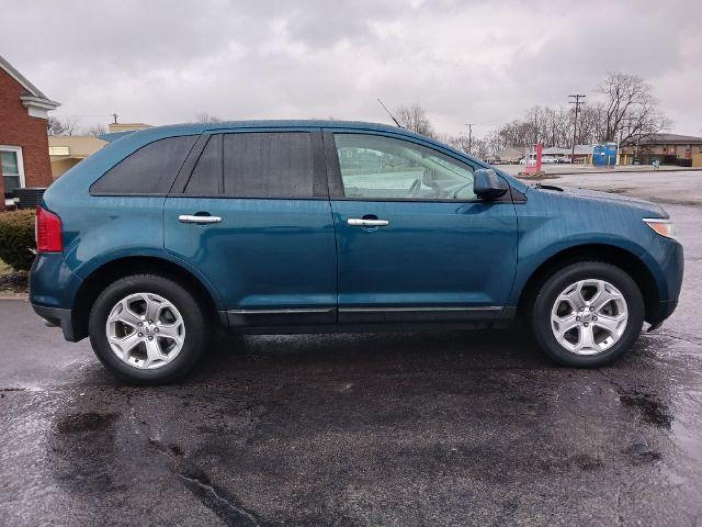 2011 Earth Metallic Ford Edge SEL AWD (2FMDK4JC7BB) with an 3.5L V6 DOHC 24V engine, 6-Speed Automatic transmission, located at 1099 N County Rd 25A , Troy, OH, 45373, (937) 908-9800, 40.057079, -84.212883 - Photo#4