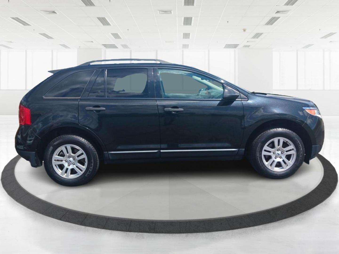 2011 Tuxedo Black Metallic Ford Edge SE FWD (2FMDK3GC1BB) with an 3.5L V6 DOHC 24V engine, 6-Speed Automatic transmission, located at 1230 East Main St, Xenia, OH, 45385, (937) 908-9800, 39.688026, -83.910172 - Photo#1