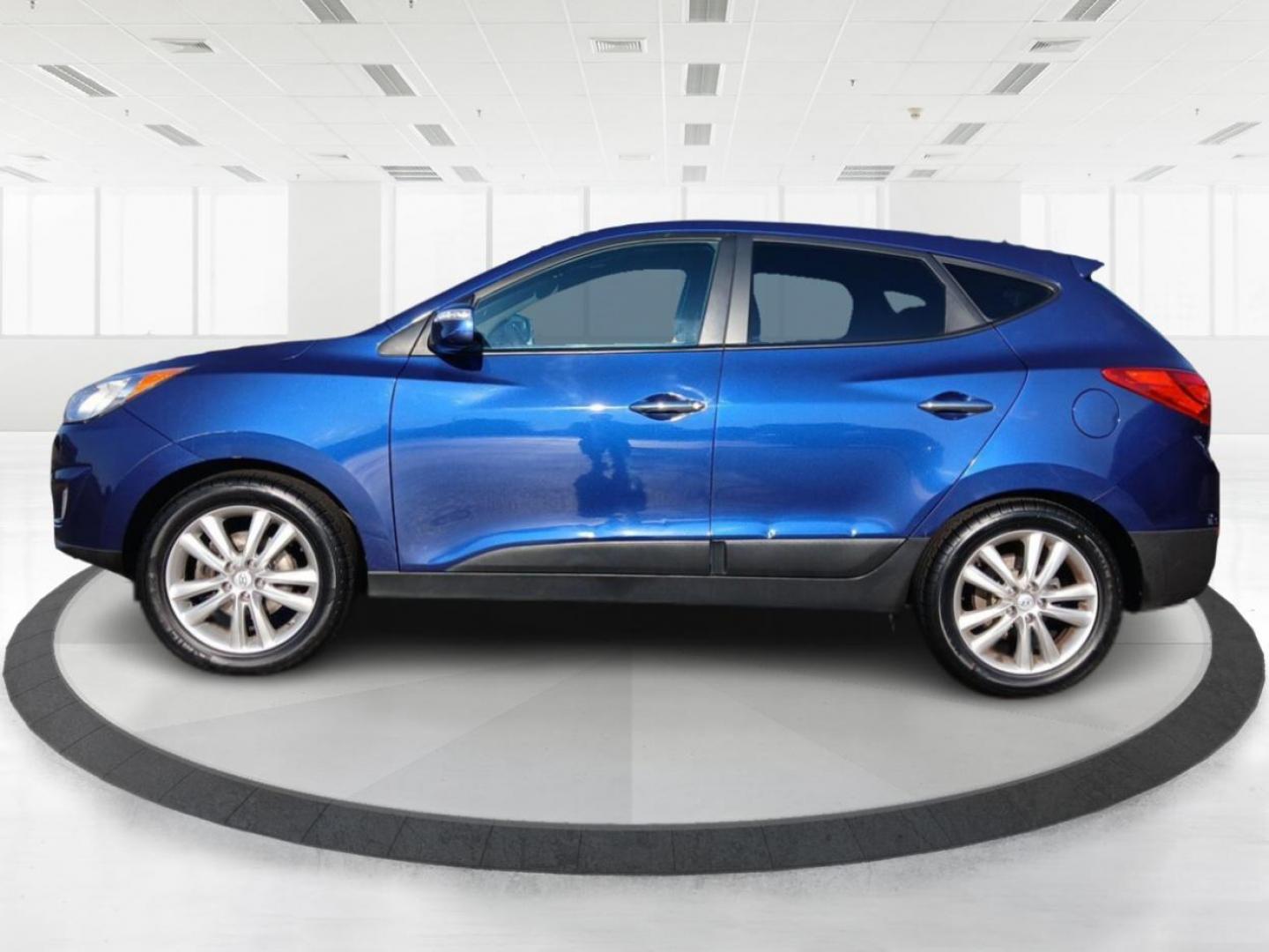 2011 Aurora Blue Metallic Hyundai Tucson (KM8JUCAC1BU) with an 2.4L L4 DOHC 16V engine, 6-Speed Automatic transmission, located at 1230 East Main St, Xenia, OH, 45385, (937) 908-9800, 39.688026, -83.910172 - Photo#5