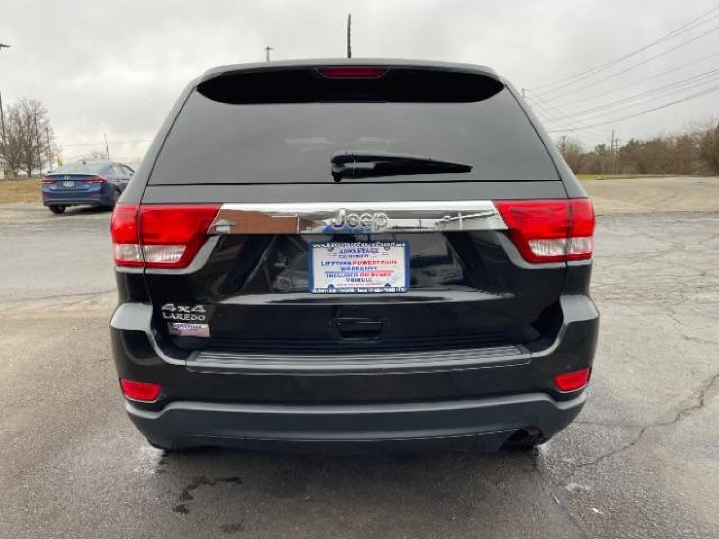 2011 Brilliant Black Crystal Pearl Jeep Grand Cherokee Laredo 4WD (1J4RR4GG4BC) with an 3.6L V6 DOHC 24V engine, 5-Speed Automatic transmission, located at 880 E. National Road, Vandalia, OH, 45377, (937) 908-9800, 39.891918, -84.183594 - Photo#4