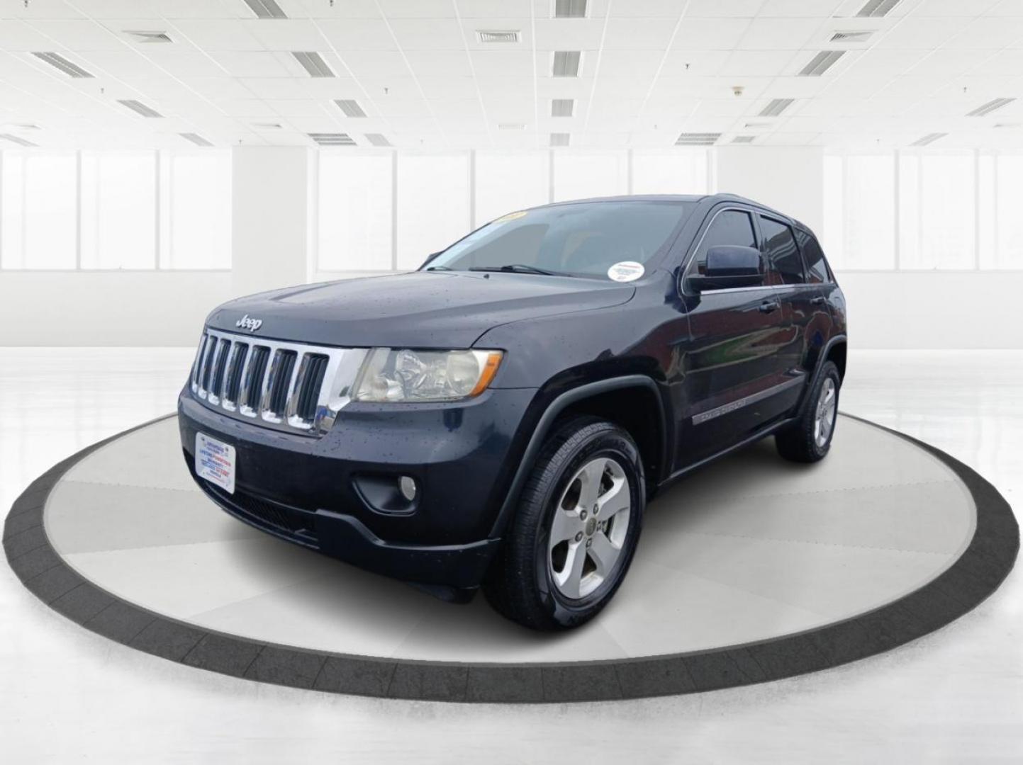 2011 Jeep Grand Cherokee Laredo 4WD (1J4RR4GG9BC) with an 3.6L V6 DOHC 24V engine, 5-Speed Automatic transmission, located at 880 E. National Road, Vandalia, OH, 45377, (937) 908-9800, 39.891918, -84.183594 - 2011 Jeep Grand Cherokee Laredo 4WD - Photo#7