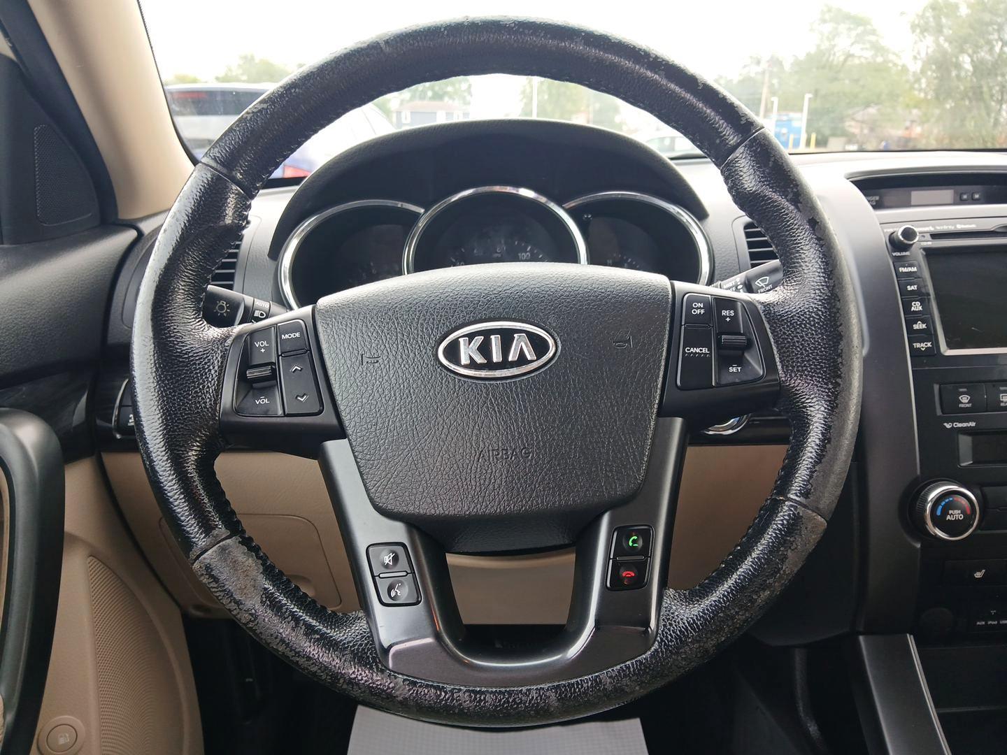 2011 Snow White Pearl Kia Sorento EX V6 4WD (5XYKUDA25BG) with an 3.5L V6 DOHC 24V engine, 6-Speed Automatic transmission, located at 1184 Kauffman Ave, Fairborn, OH, 45324, (937) 908-9800, 39.807072, -84.030914 - Photo#15