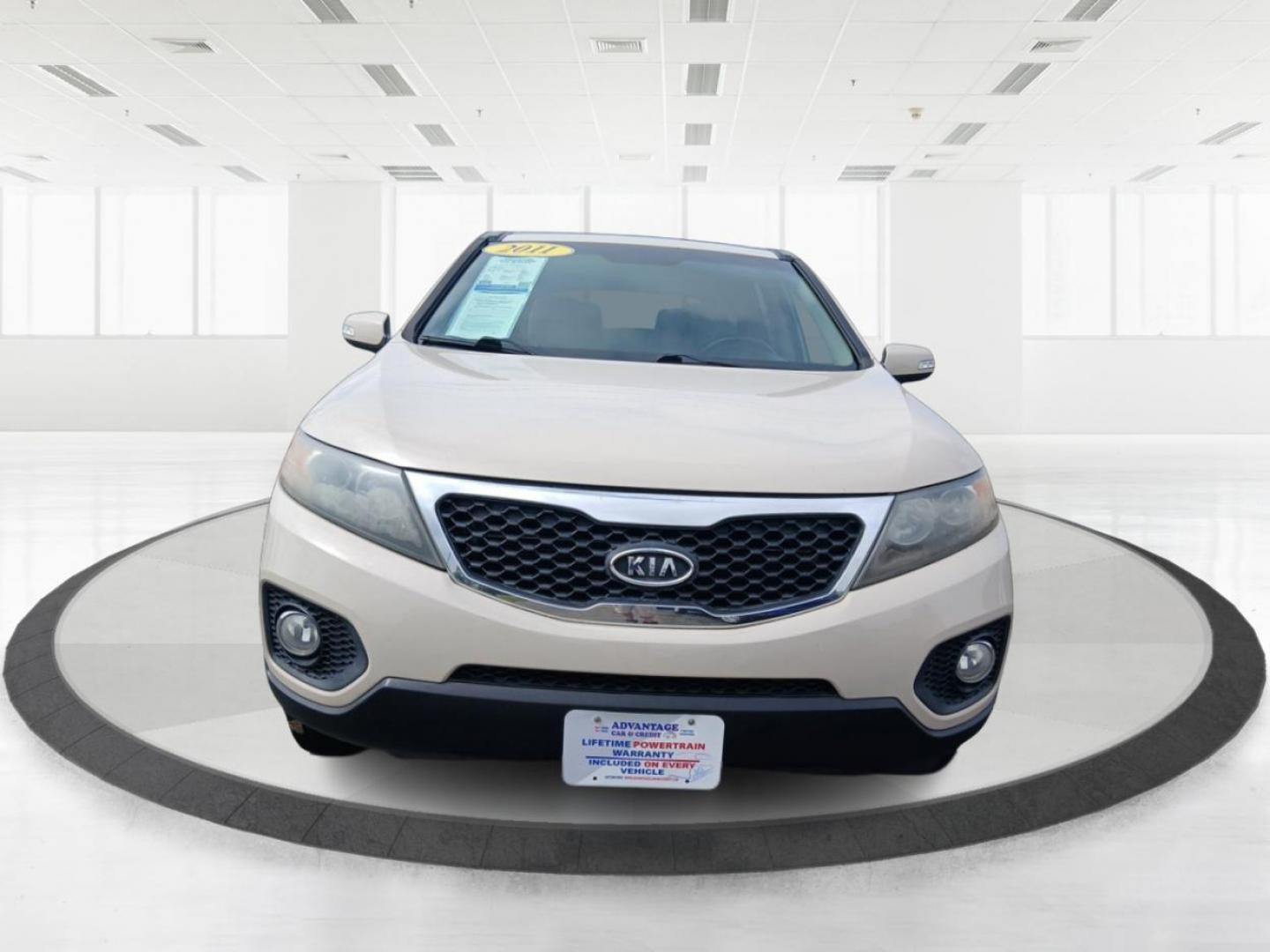 2011 Snow White Pearl Kia Sorento EX V6 4WD (5XYKUDA25BG) with an 3.5L V6 DOHC 24V engine, 6-Speed Automatic transmission, located at 1184 Kauffman Ave, Fairborn, OH, 45324, (937) 908-9800, 39.807072, -84.030914 - Photo#6