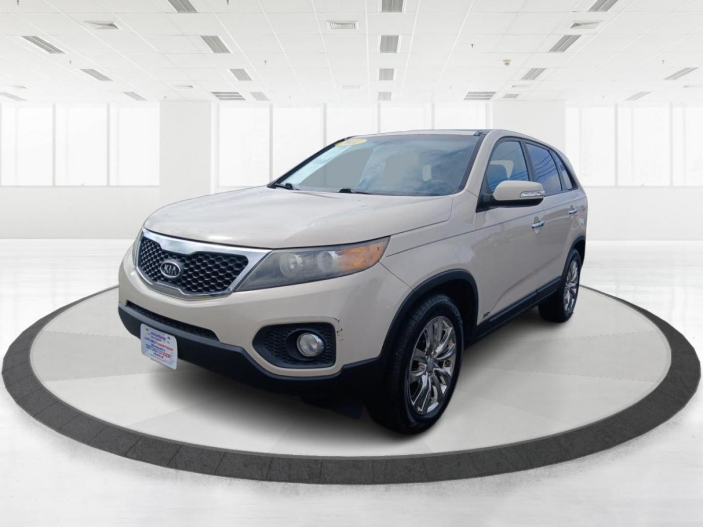 2011 Snow White Pearl Kia Sorento EX V6 4WD (5XYKUDA25BG) with an 3.5L V6 DOHC 24V engine, 6-Speed Automatic transmission, located at 1184 Kauffman Ave, Fairborn, OH, 45324, (937) 908-9800, 39.807072, -84.030914 - Photo#7