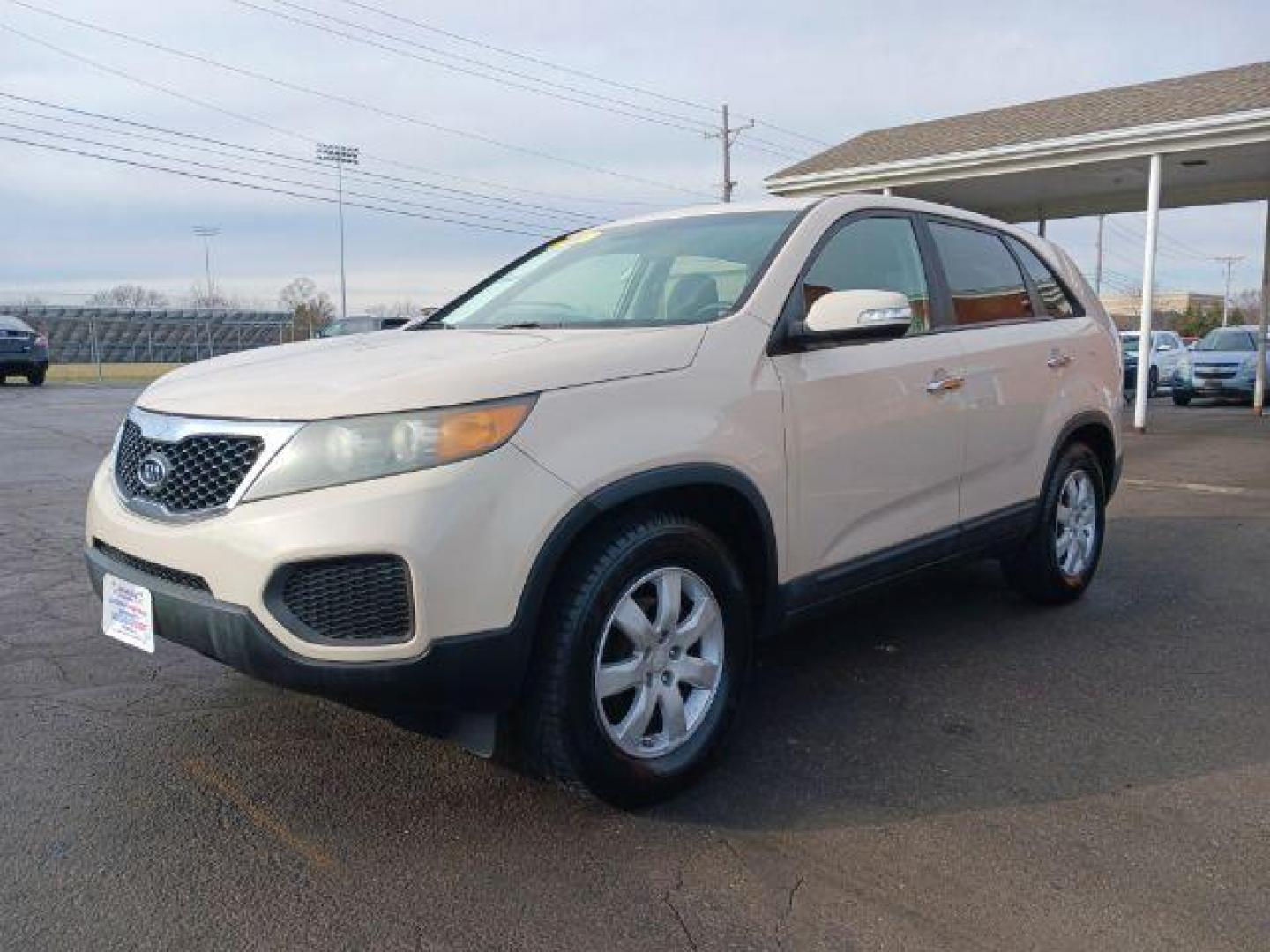 2011 Snow White Pearl Kia Sorento LX 2WD (5XYKT3A14BG) with an 2.4L L4 DOHC 16V engine, 6-Speed Automatic transmission, located at 1230 East Main St, Xenia, OH, 45385, (937) 908-9800, 39.688026, -83.910172 - Photo#1