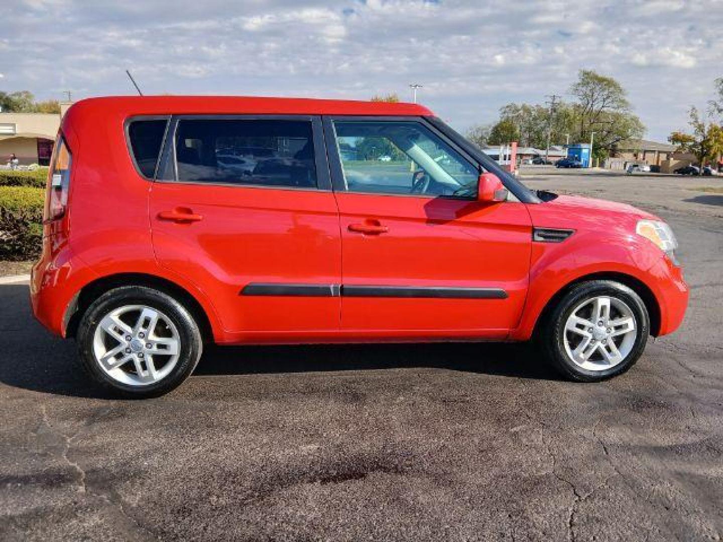 2011 Kia Soul + (KNDJT2A24B7) with an 2.0L L4 DOHC 16V engine, located at 1951 S Dayton Lakeview Rd., New Carlisle, OH, 45344, (937) 908-9800, 39.890999, -84.050255 - 2011 Kia Soul + - Photo#16