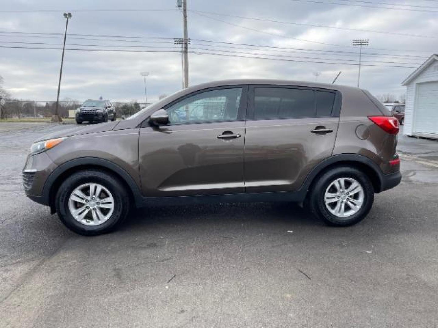 2011 Sand Track Kia Sportage LX FWD (KNDPB3A29B7) with an 2.4L V6 DOHC 24V engine, 6-Speed Automatic transmission, located at 401 Woodman Dr, Riverside, OH, 45431, (937) 908-9800, 39.760899, -84.123421 - Photo#4