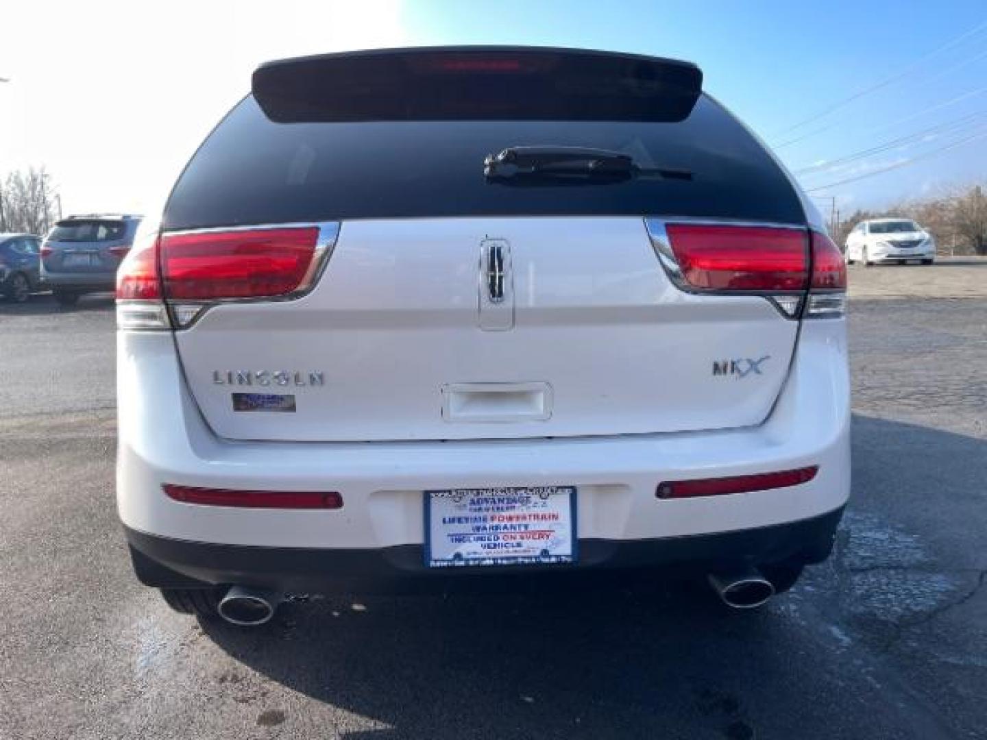 2011 White Platinum Metallic Tri Coat Lincoln MKX FWD (2LMDJ6JK8BB) with an 3.7L V6 DOHC 24V engine, 6-Speed Automatic transmission, located at 1099 N County Rd 25A , Troy, OH, 45373, (937) 908-9800, 40.057079, -84.212883 - Photo#5