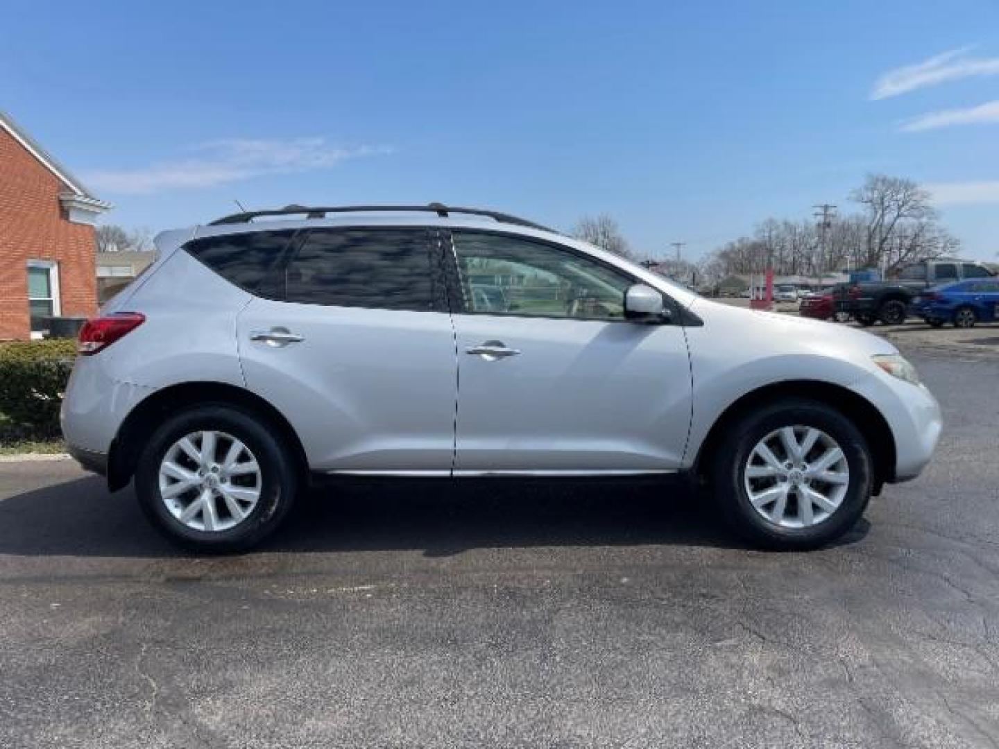 2011 Brilliant Silver Metallic Nissan Murano SL AWD (JN8AZ1MW1BW) with an 3.5L V6 DOHC 24V engine, Continuously Variable Transmission transmission, located at 401 Woodman Dr, Riverside, OH, 45431, (937) 908-9800, 39.760899, -84.123421 - Photo#3