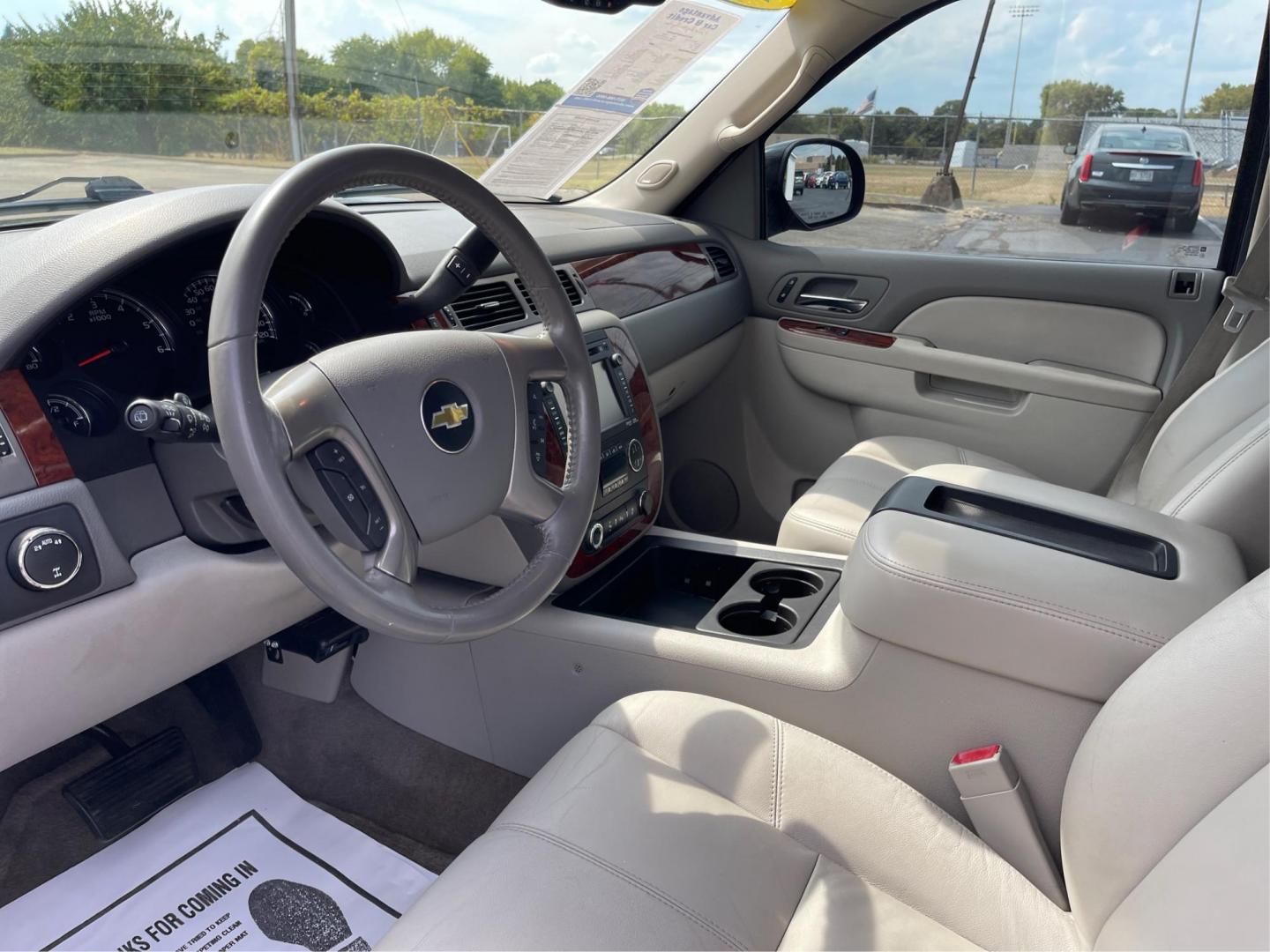 2012 Chevrolet Suburban LT 1500 4WD (1GNSKJE71CR) with an 5.3L V8 OHV 16V FFV engine, 6-Speed Automatic transmission, located at 1230 East Main St, Xenia, OH, 45385, (937) 908-9800, 39.688026, -83.910172 - Third Row - Photo#8