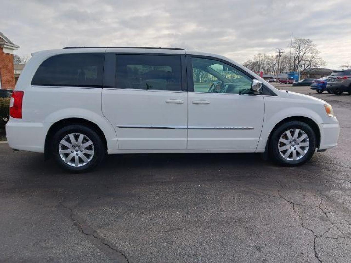 2012 Stone White Chrysler Town and Country Touring-L (2C4RC1CG4CR) with an 3.6L V6 DOHC 24V engine, 6-Speed Automatic transmission, located at 1099 N County Rd 25A , Troy, OH, 45373, (937) 908-9800, 40.057079, -84.212883 - Photo#4