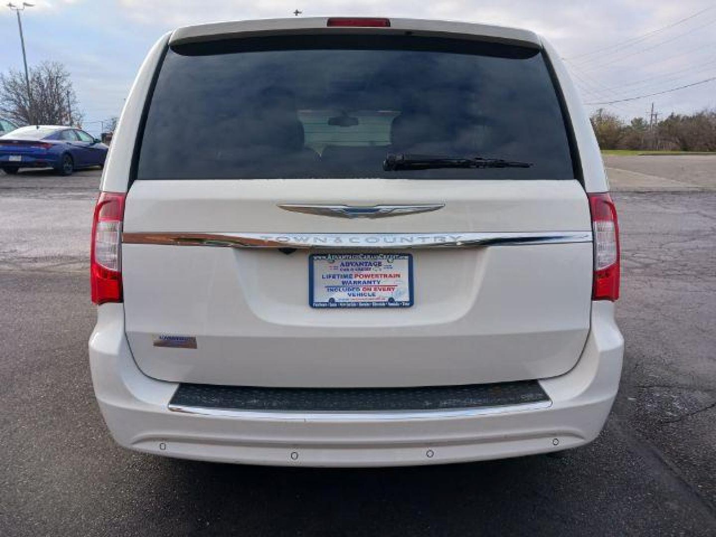 2012 Stone White Chrysler Town and Country Touring-L (2C4RC1CG4CR) with an 3.6L V6 DOHC 24V engine, 6-Speed Automatic transmission, located at 1099 N County Rd 25A , Troy, OH, 45373, (937) 908-9800, 40.057079, -84.212883 - Photo#5