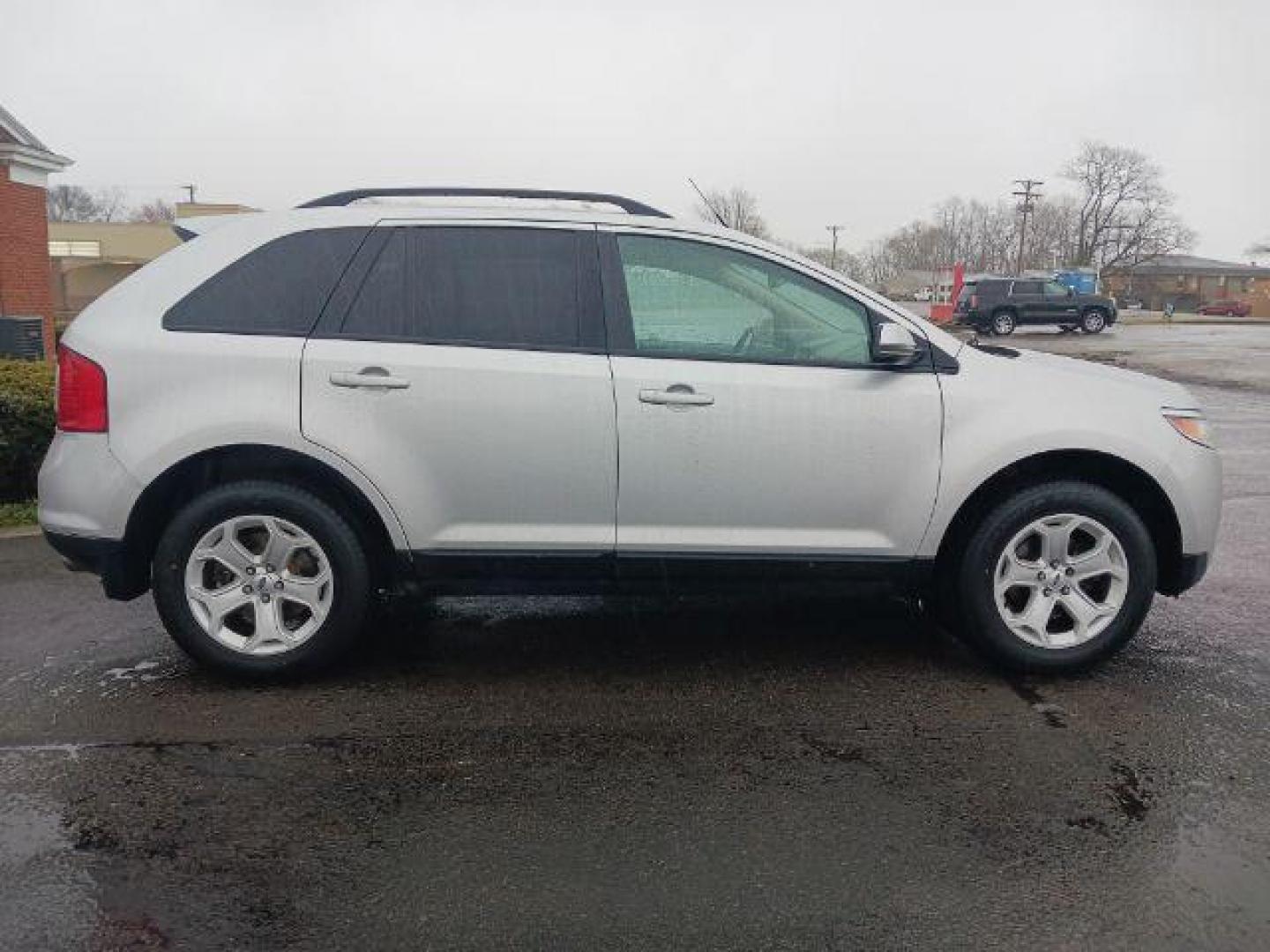 2012 Ingot Silver Metallic Ford Edge SEL AWD (2FMDK4JC6CB) with an 3.5L V6 DOHC 24V engine, 6-Speed Automatic transmission, located at 401 Woodman Dr, Riverside, OH, 45431, (937) 908-9800, 39.760899, -84.123421 - Photo#4