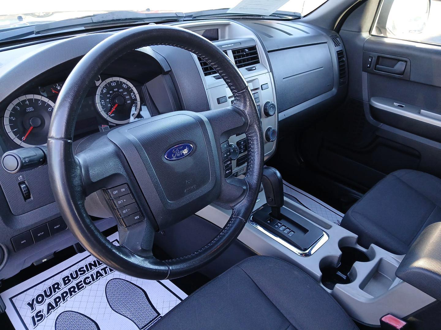 2012 Blue Flame Metallic Ford Escape XLT FWD (1FMCU0DG1CK) with an 3.0L V6 DOHC 24V engine, 6-Speed Automatic transmission, located at 1184 Kauffman Ave, Fairborn, OH, 45324, (937) 908-9800, 39.807072, -84.030914 - Photo#8