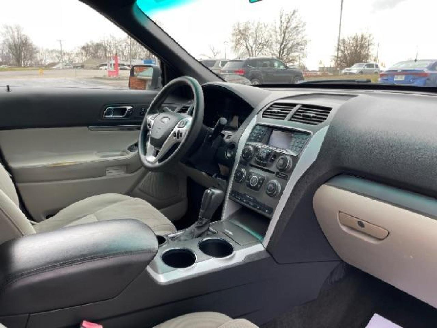 2012 Ingot Silver Metallic Ford Explorer Base FWD (1FMHK7B86CG) with an 3.5L V6 DOHC 24V engine, 6-Speed Automatic transmission, located at 1099 N County Rd 25A , Troy, OH, 45373, (937) 908-9800, 40.057079, -84.212883 - Photo#8