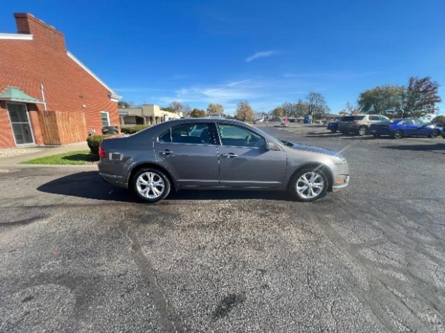 2012 Sterling Gray Metallic Ford Fusion SE (3FAHP0HA5CR) with an 2.5L L4 DOHC 16V engine, located at 4508 South Dixie Dr, Moraine, OH, 45439, (937) 908-9800, 39.689976, -84.218452 - Photo#5