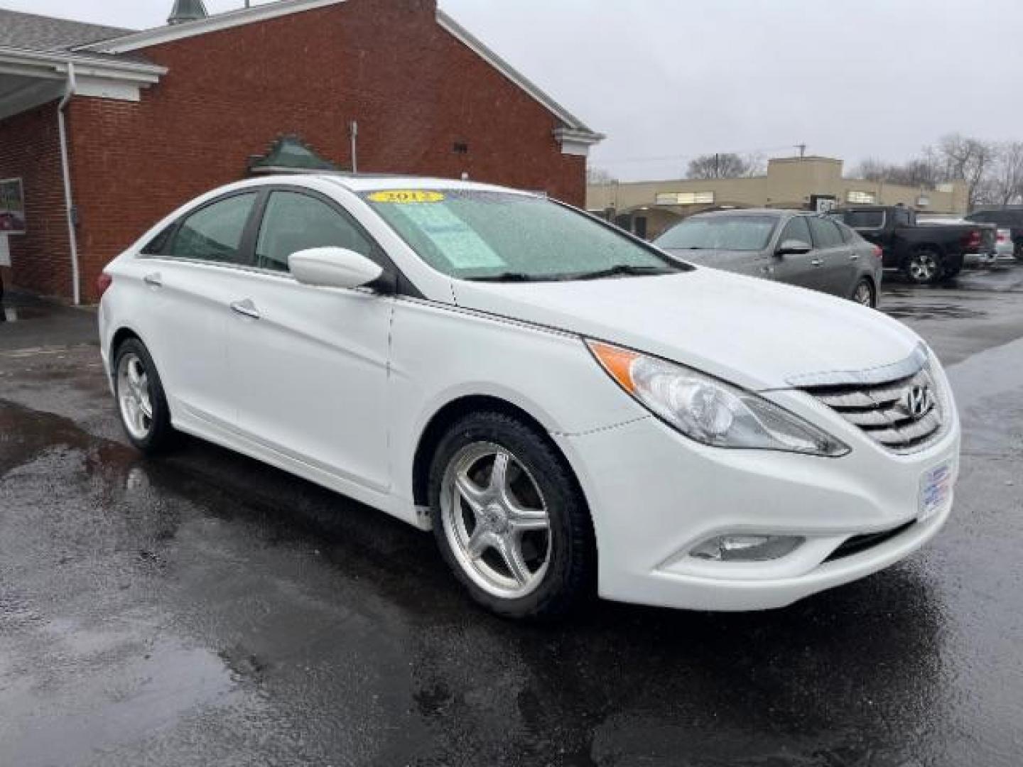 2012 Shimmering White Hyundai Sonata SE Auto (5NPEC4AC9CH) with an 2.4L L4 DOHC 16V engine, 6-Speed Automatic transmission, located at 1184 Kauffman Ave, Fairborn, OH, 45324, (937) 908-9800, 39.807072, -84.030914 - Photo#0