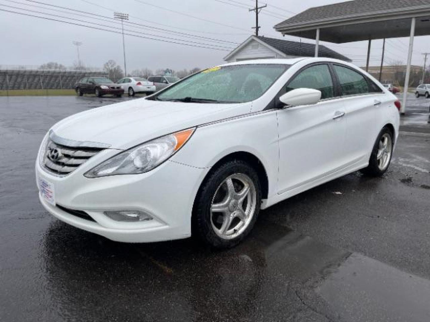 2012 Shimmering White Hyundai Sonata SE Auto (5NPEC4AC9CH) with an 2.4L L4 DOHC 16V engine, 6-Speed Automatic transmission, located at 1184 Kauffman Ave, Fairborn, OH, 45324, (937) 908-9800, 39.807072, -84.030914 - Photo#1