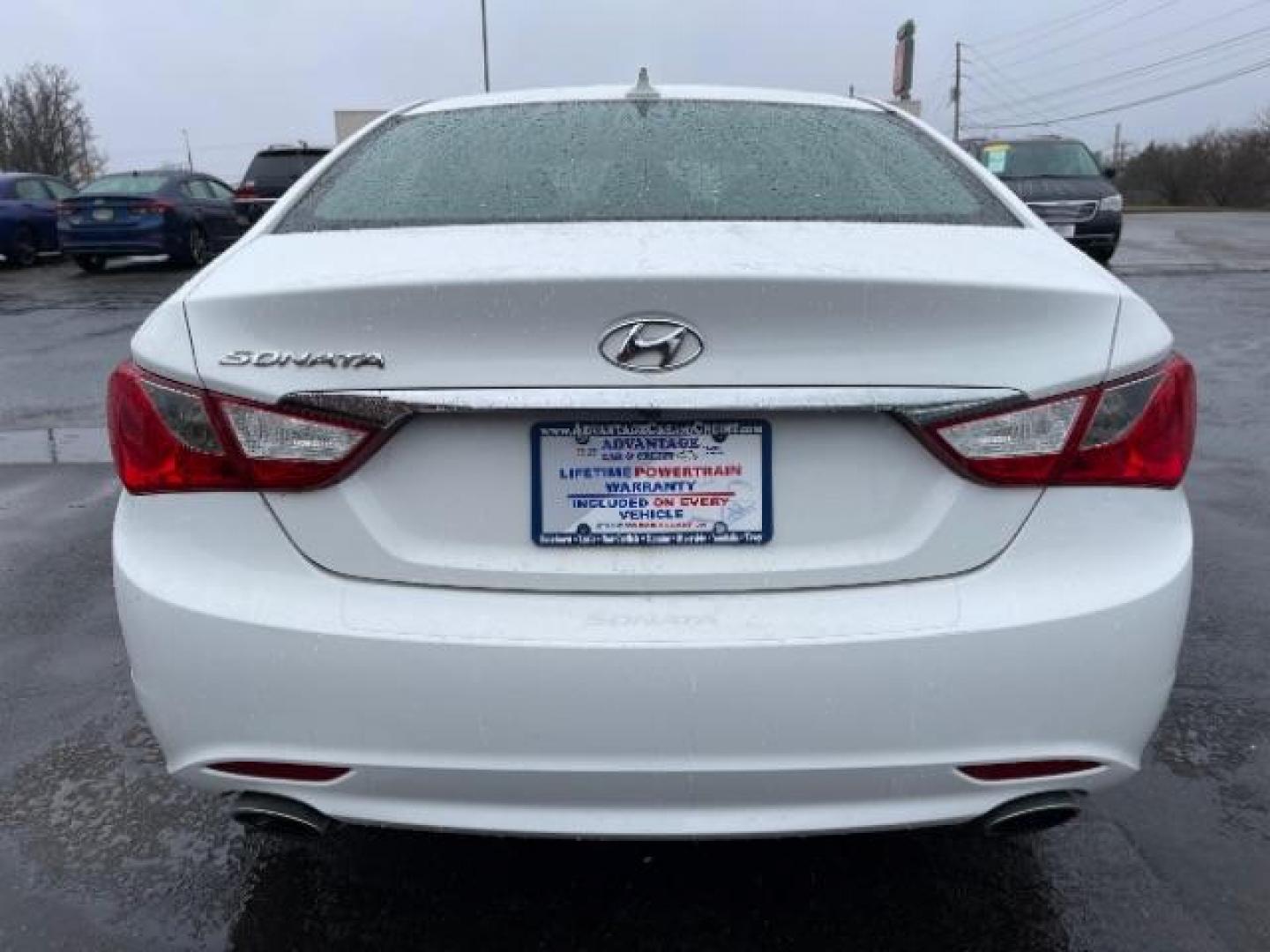 2012 Shimmering White Hyundai Sonata SE Auto (5NPEC4AC9CH) with an 2.4L L4 DOHC 16V engine, 6-Speed Automatic transmission, located at 1184 Kauffman Ave, Fairborn, OH, 45324, (937) 908-9800, 39.807072, -84.030914 - Photo#4