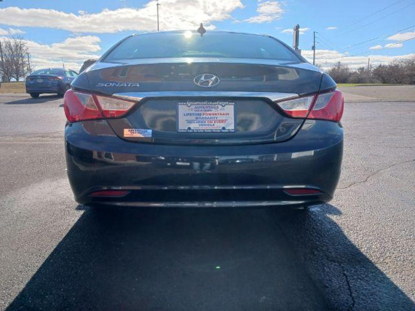 2012 Pacific Blue Pearl Hyundai Sonata GLS Auto (5NPEB4AC6CH) with an 2.4L L4 DOHC 16V engine, 6-Speed Automatic transmission, located at 1951 S Dayton Lakeview Rd., New Carlisle, OH, 45344, (937) 908-9800, 39.890999, -84.050255 - Photo#5