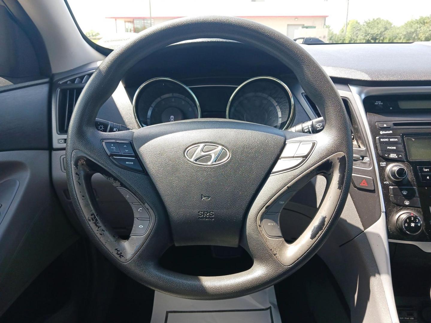 2012 Harbor Gray Metallic Hyundai Sonata (5NPEB4AC3CH) with an 2.4L L4 DOHC 16V engine, 6-Speed Automatic transmission, located at 1099 N County Rd 25A , Troy, OH, 45373, (937) 908-9800, 40.057079, -84.212883 - Photo#15