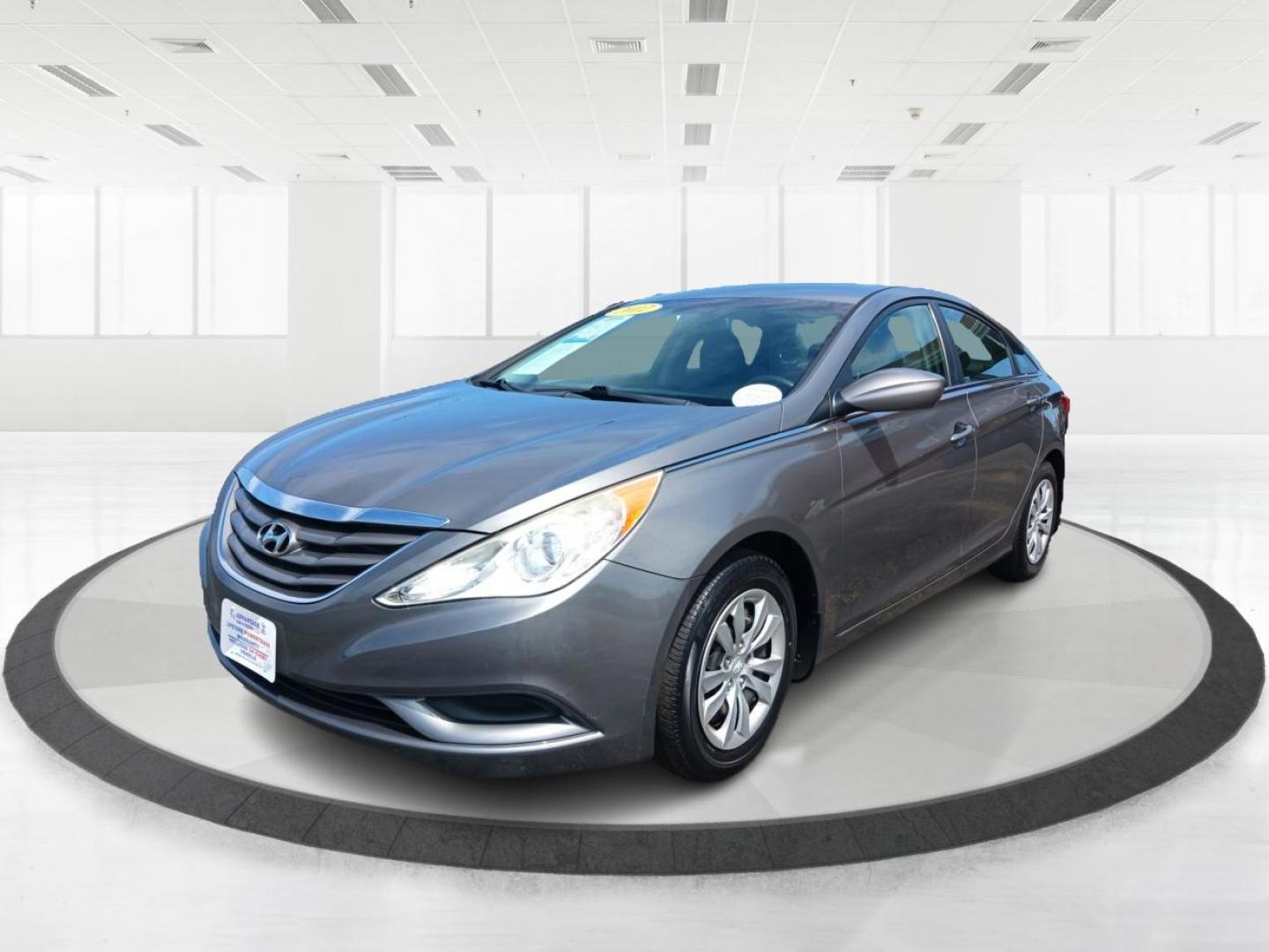 2012 Harbor Gray Metallic Hyundai Sonata (5NPEB4AC3CH) with an 2.4L L4 DOHC 16V engine, 6-Speed Automatic transmission, located at 1099 N County Rd 25A , Troy, OH, 45373, (937) 908-9800, 40.057079, -84.212883 - Photo#7