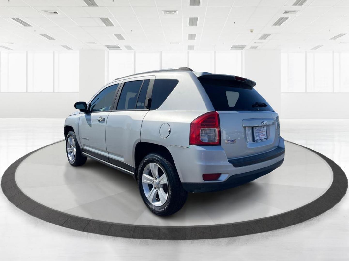 2012 Bright Silver Metallic Jeep Compass Latitude FWD (1C4NJCEB1CD) with an 2.4L L4 DOHC 16V engine, Continuously Variable Transmission transmission, located at 4508 South Dixie Dr, Moraine, OH, 45439, (937) 908-9800, 39.689976, -84.218452 - Photo#4