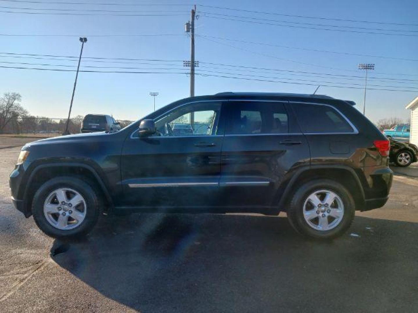 2012 Brilliant Black Crystal Pearl Jeep Grand Cherokee Laredo 4WD (1C4RJFAG1CC) with an 3.6L V6 DOHC 24V engine, 5-Speed Automatic transmission, located at 1099 N County Rd 25A , Troy, OH, 45373, (937) 908-9800, 40.057079, -84.212883 - Photo#3