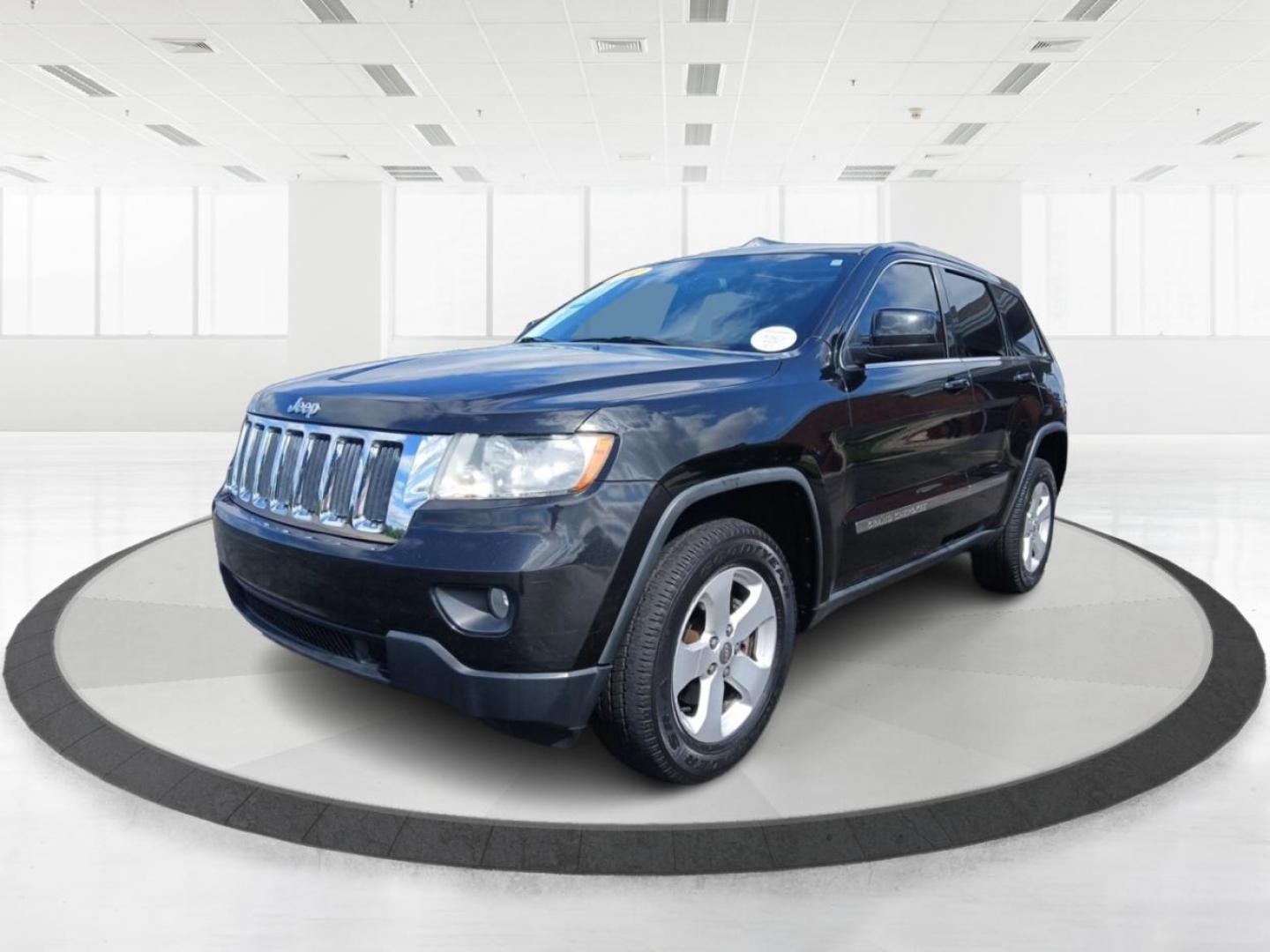 2012 Brilliant Black Crystal Pearl Jeep Grand Cherokee (1C4RJFAG1CC) with an 3.6L V6 DOHC 24V engine, 5-Speed Automatic transmission, located at 1230 East Main St, Xenia, OH, 45385, (937) 908-9800, 39.688026, -83.910172 - Photo#7