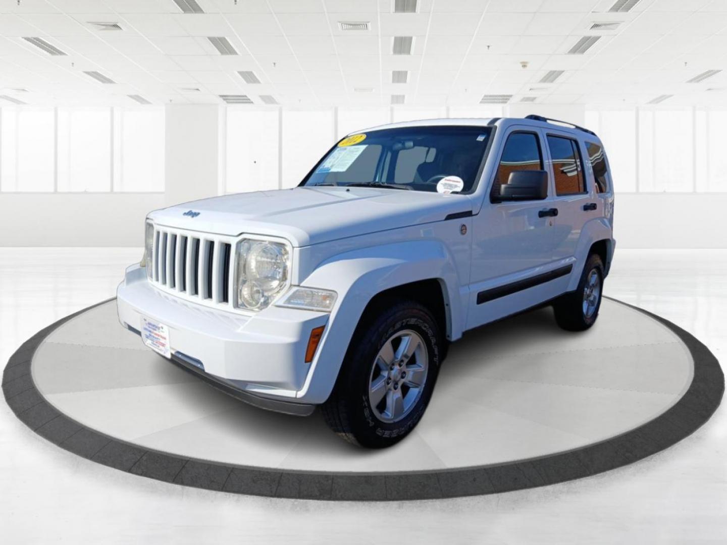 2012 Bright White Jeep Liberty Sport 4WD (1C4PJMAK6CW) with an 3.7L V6 SOHC 12V engine, 4-Speed Automatic transmission, located at 1184 Kauffman Ave, Fairborn, OH, 45324, (937) 908-9800, 39.807072, -84.030914 - Photo#4