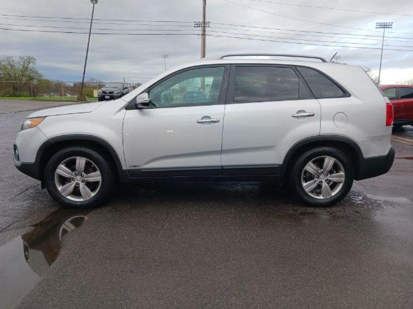 2012 Bright Silver Kia Sorento EX V6 4WD (5XYKUDA29CG) with an 3.5L V6 DOHC 24V engine, 6-Speed Automatic transmission, located at 880 E. National Road, Vandalia, OH, 45377, (937) 908-9800, 39.891918, -84.183594 - Photo#3