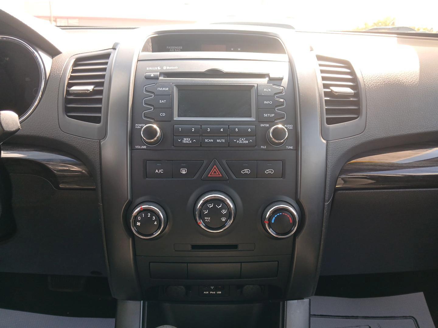 2012 Ebony Black Kia Sorento LX 2WD (5XYKT4A1XCG) with an 2.4L L4 DOHC 16V engine, 6-Speed Automatic transmission, located at 1230 East Main St, Xenia, OH, 45385, (937) 908-9800, 39.688026, -83.910172 - Photo#12