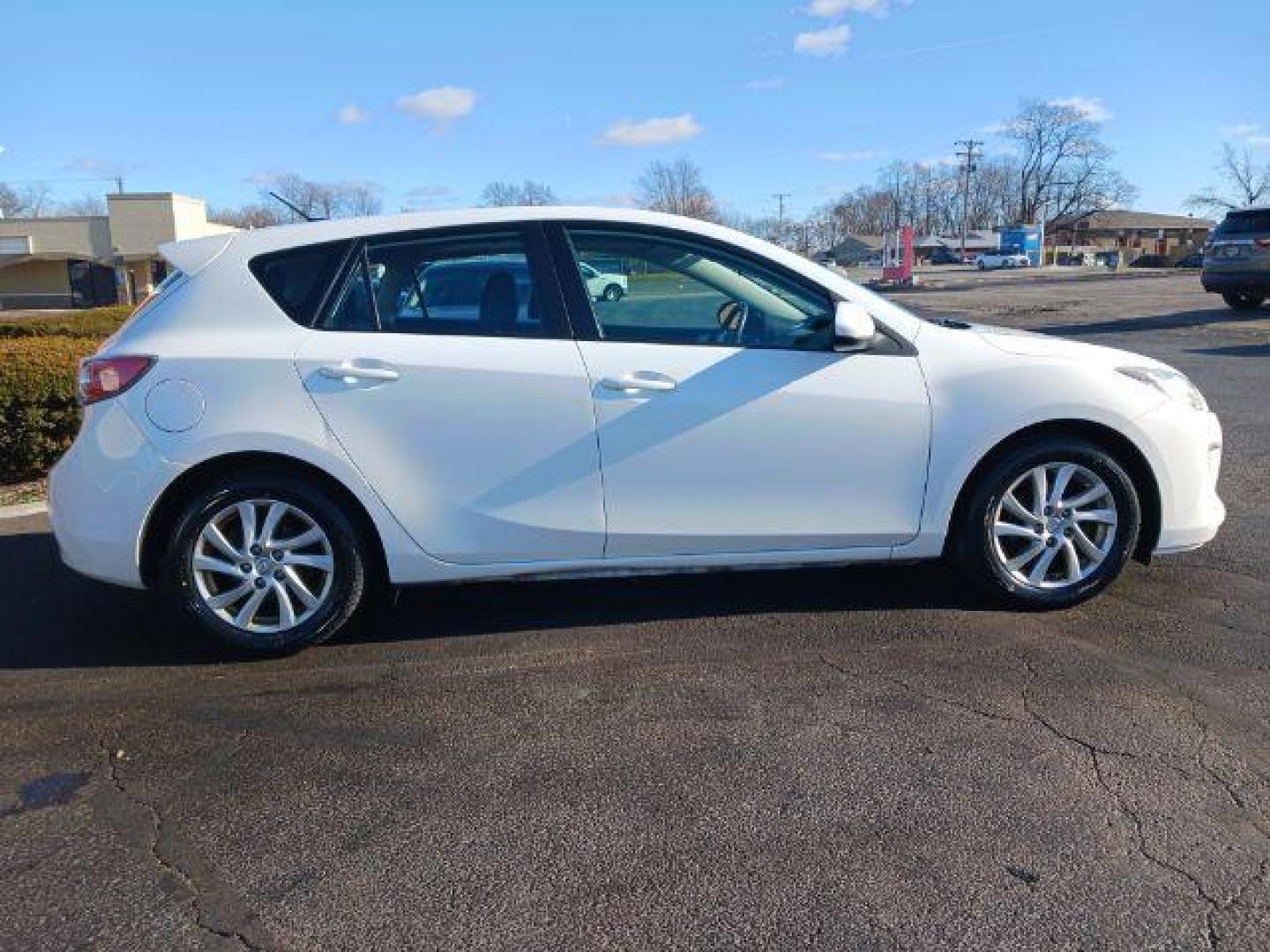 2012 Crystal White Pearl Mica Mazda MAZDA3 I Grand Touring 5-Door (JM1BL1M79C1) with an 2.0L L4 DOHC 16V engine, located at 1951 S Dayton Lakeview Rd., New Carlisle, OH, 45344, (937) 908-9800, 39.890999, -84.050255 - Photo#4