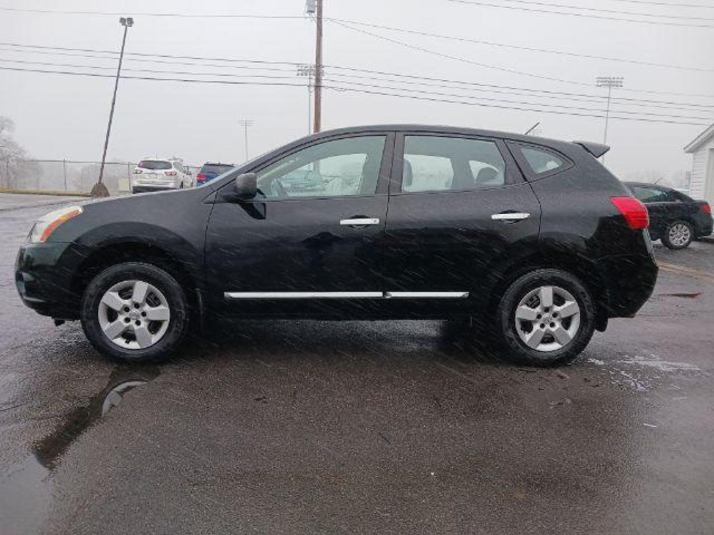 2012 Super Black Nissan Rogue S AWD (JN8AS5MV9CW) with an 2.5L L4 DOHC 16V engine, Continuously Variable Transmission transmission, located at 1184 Kauffman Ave, Fairborn, OH, 45324, (937) 908-9800, 39.807072, -84.030914 - Photo#3