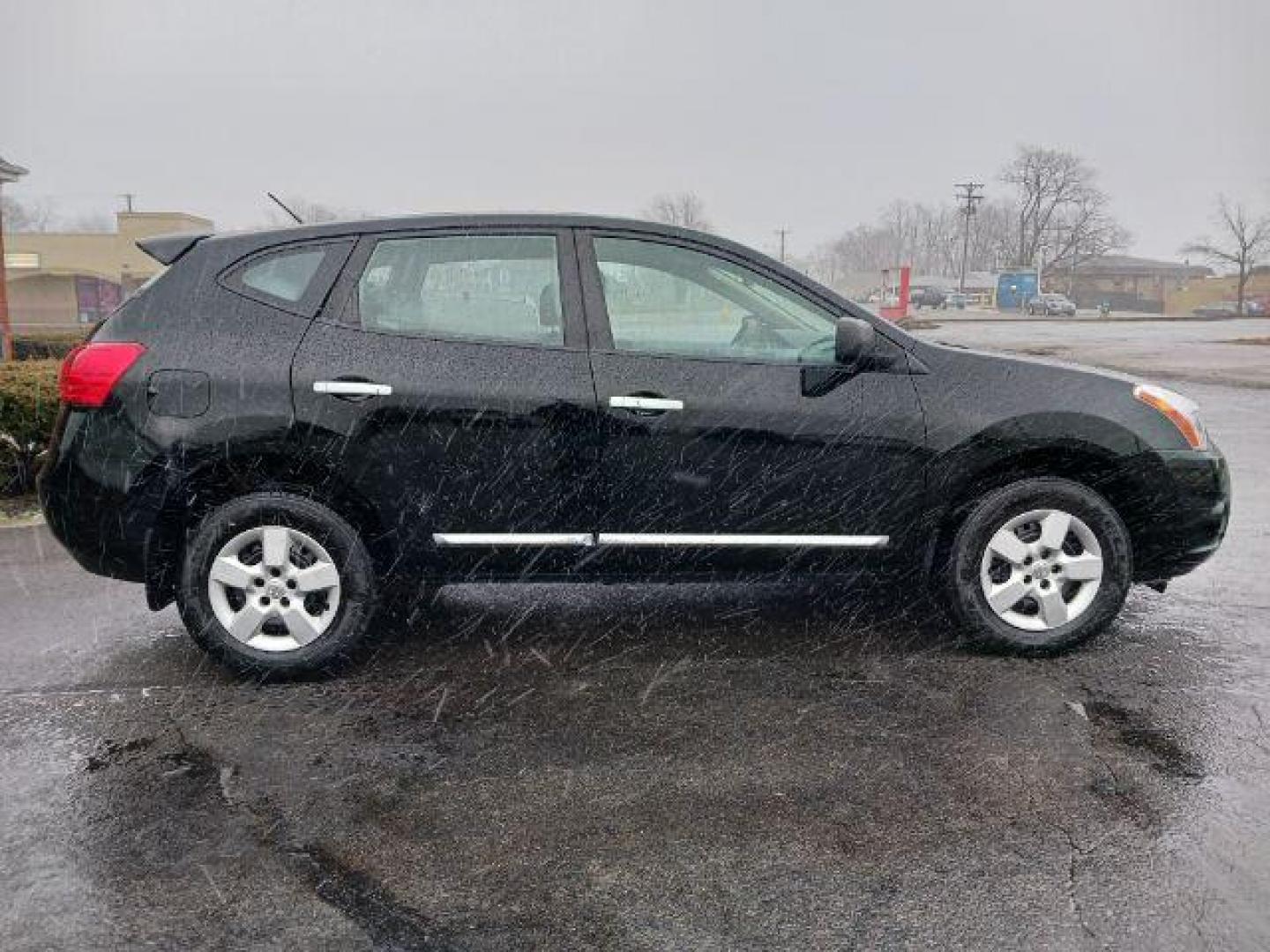 2012 Super Black Nissan Rogue S AWD (JN8AS5MV9CW) with an 2.5L L4 DOHC 16V engine, Continuously Variable Transmission transmission, located at 1184 Kauffman Ave, Fairborn, OH, 45324, (937) 908-9800, 39.807072, -84.030914 - Photo#4